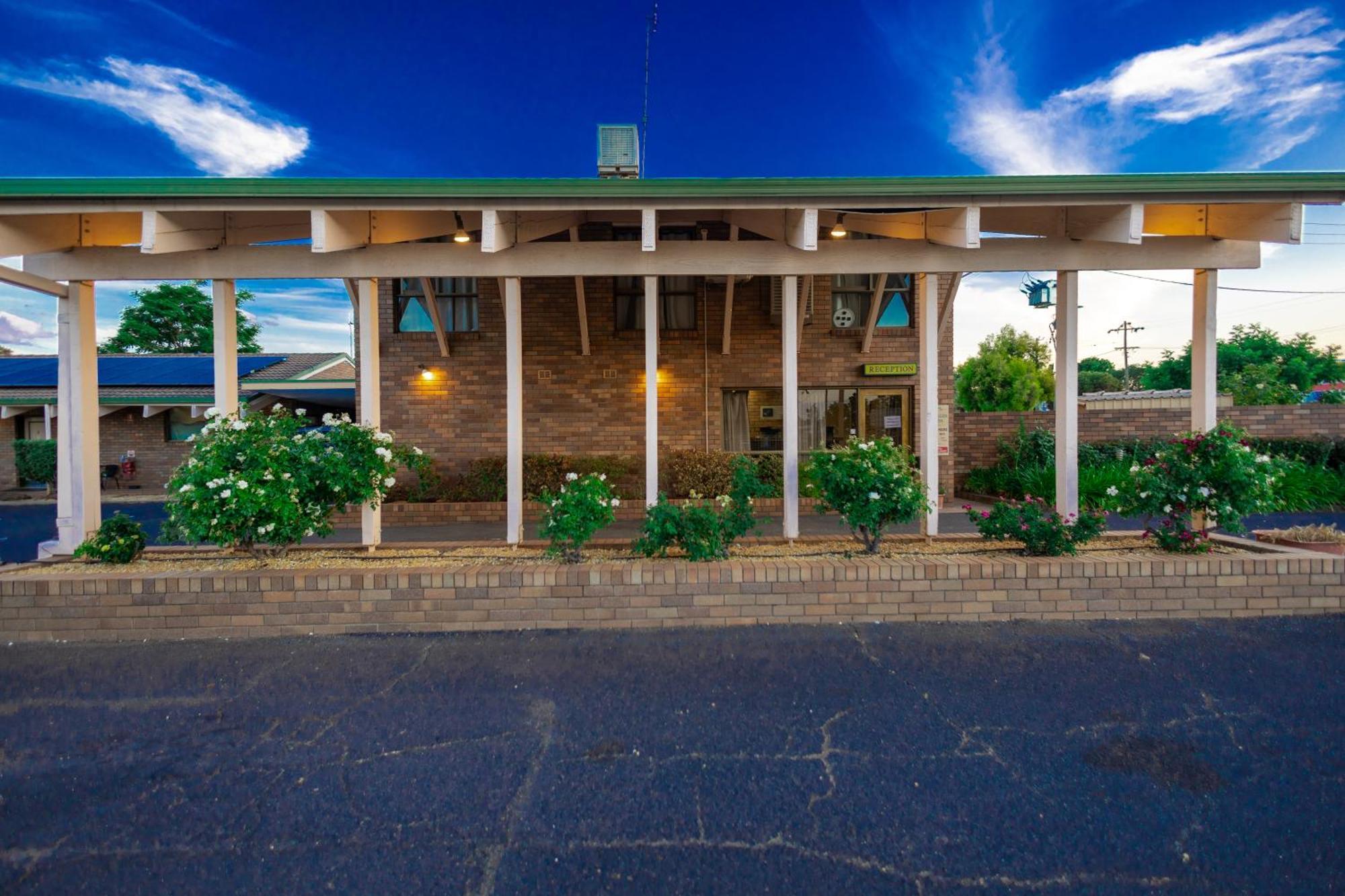 All Travellers Motor Inn Coonabarabran Exterior photo