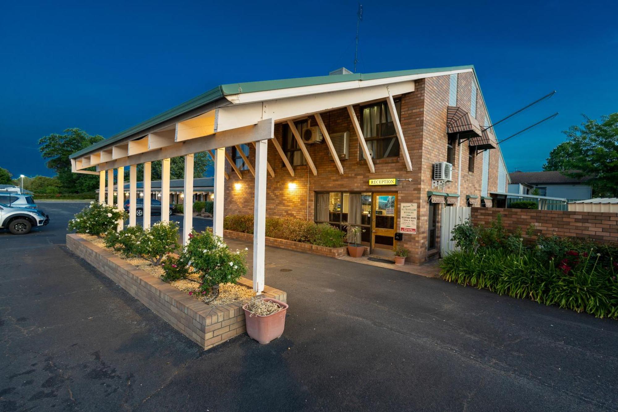 All Travellers Motor Inn Coonabarabran Exterior photo